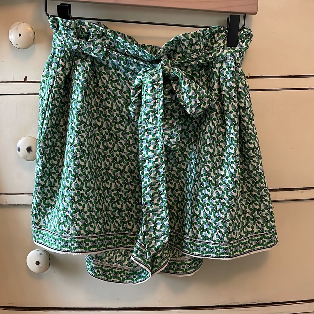 Max Studio floral paper bag waist shorts - Large (fits like medium-large).